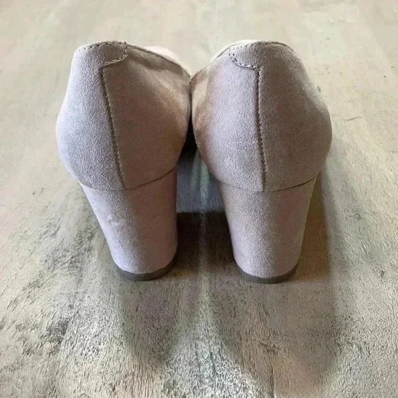 Unisa light pink suede heels, size 9 - Picture 3 of 7